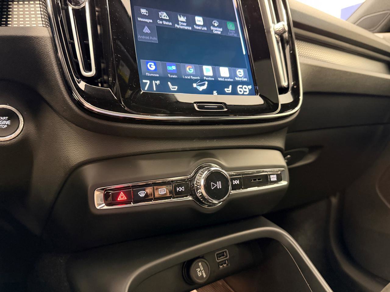 Used 2021 Volvo XC40 T4 R-Design w/ Advanced Package image 46