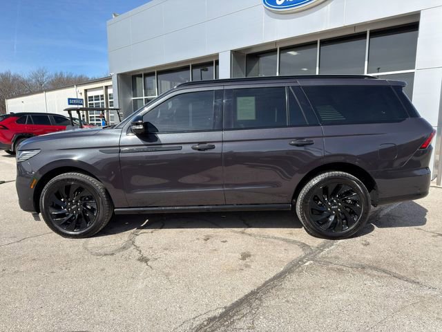 Used 2025 Lincoln Navigator Reserve w/ Jet Appearance Package image 4