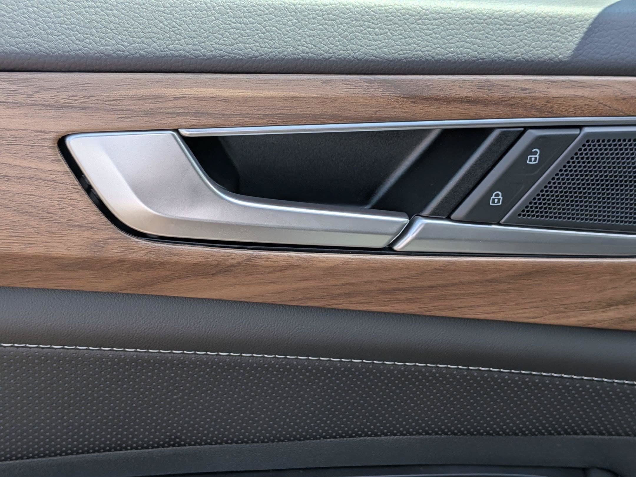 New 2026 Volkswagen Atlas SE FWD image 12