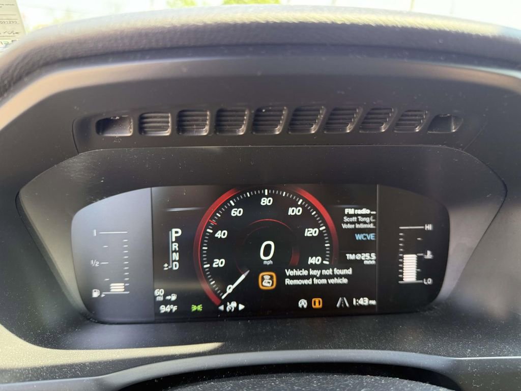 Used 2017 Volvo XC90 T5 Momentum w/ Vision Package image 14