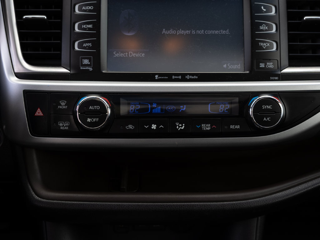 Used 2017 Toyota Highlander Limited Platinum AWD/4WD image 22