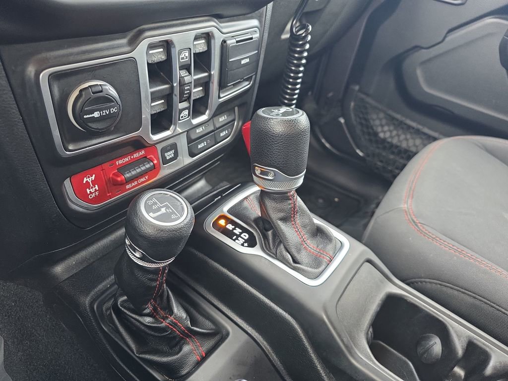 Used 2018 Jeep Wrangler Unlimited Rubicon w/ Dual Top Group image 24