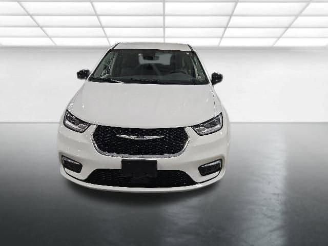 Used 2024 Chrysler Pacifica Touring-L FWD image 9