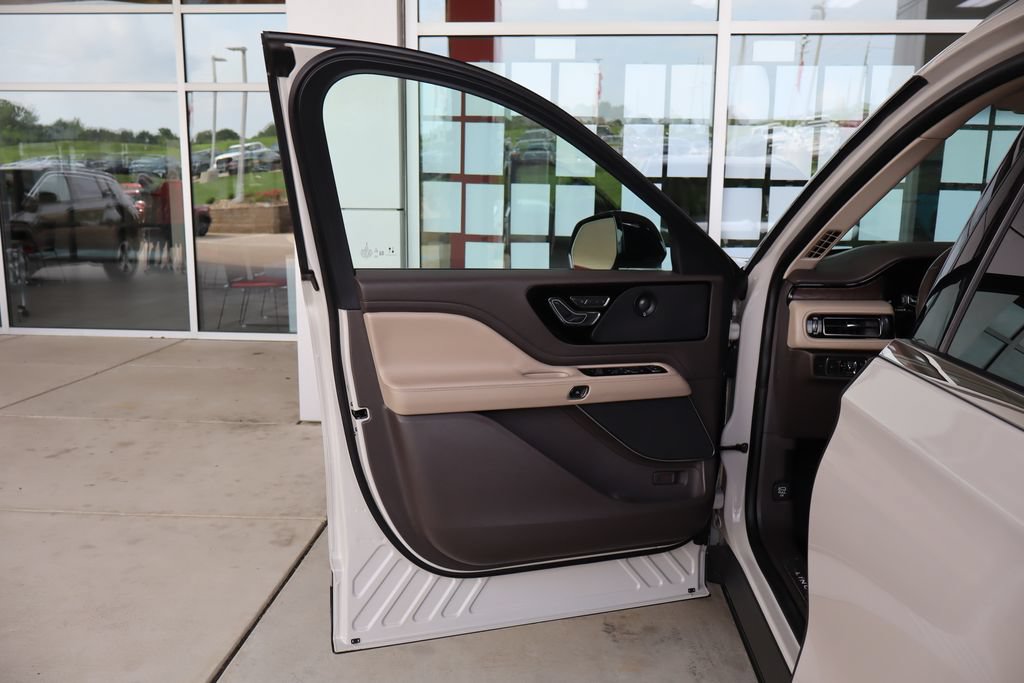 Used 2021 Lincoln Aviator Reserve w/ Equipment Group 201A RWD image 15
