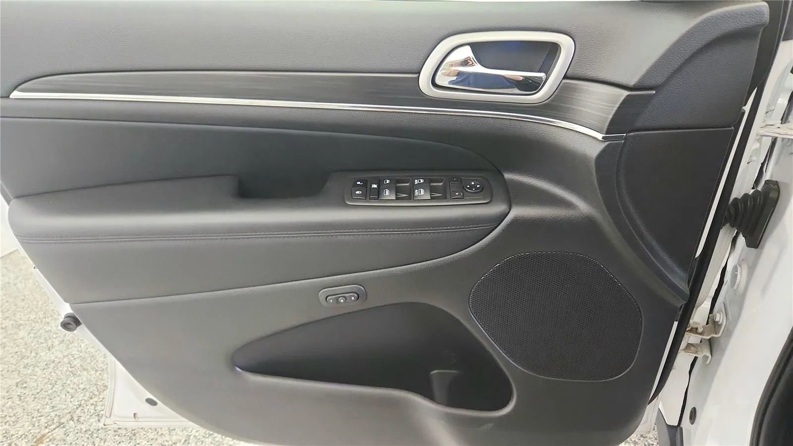 Used 2022 Jeep Grand Cherokee Limited w/ Trailer Tow Group IV image 33