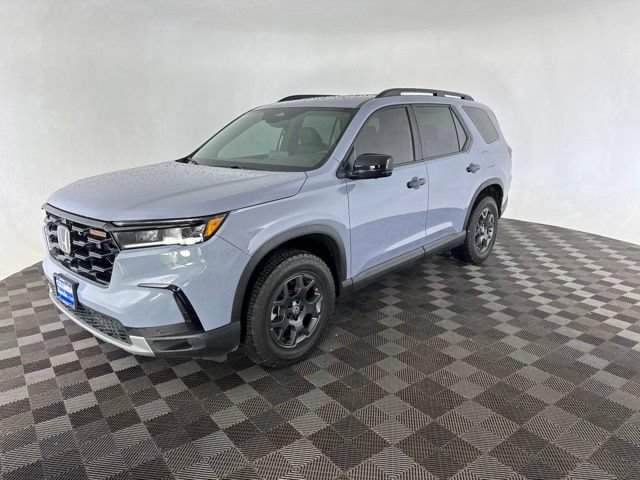 Used 2025 Honda Pilot TrailSport image 3