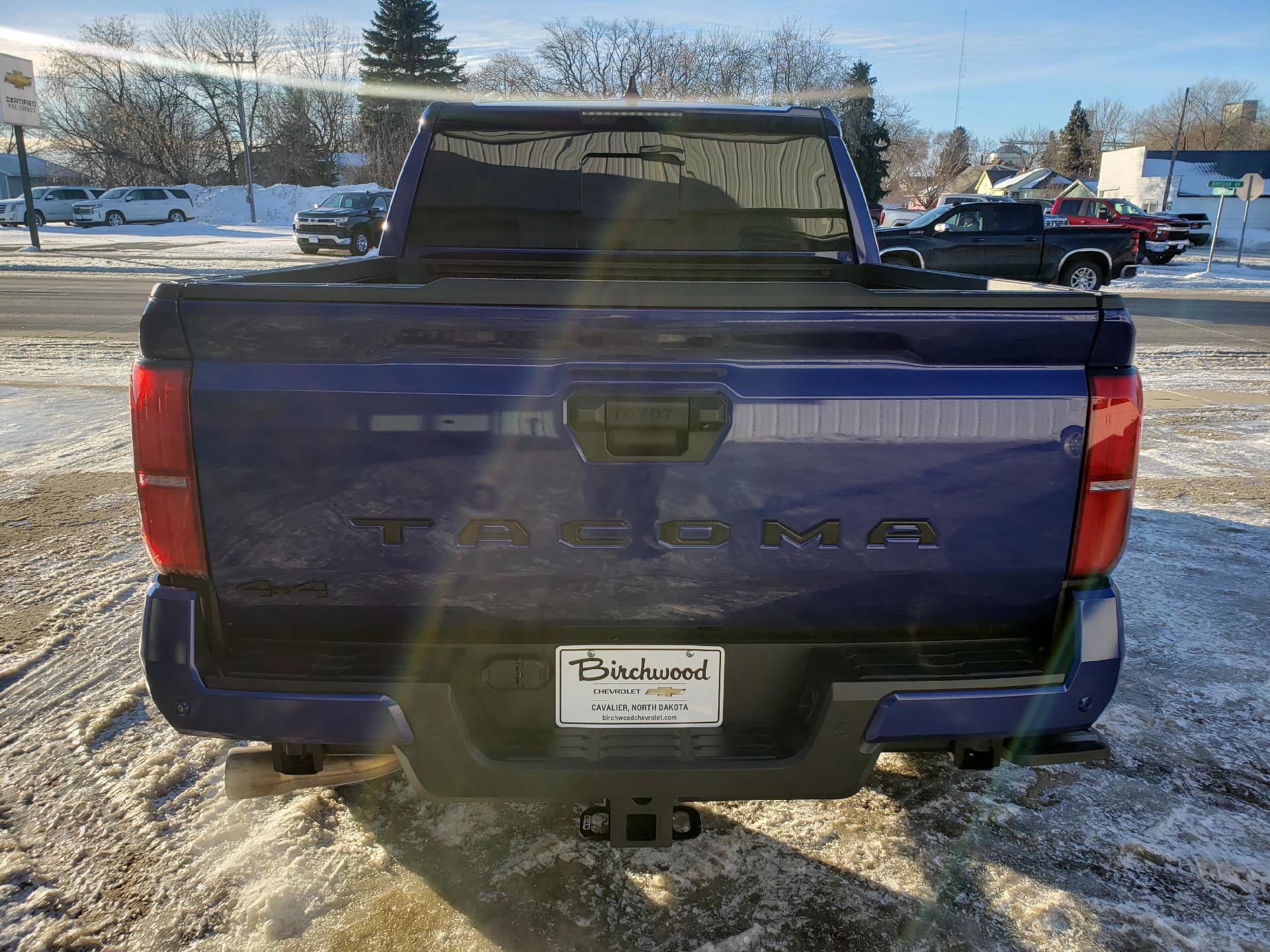 Used 2025 Toyota Tacoma TRD Sport w/ TRD Sport Upgrade Package image 4