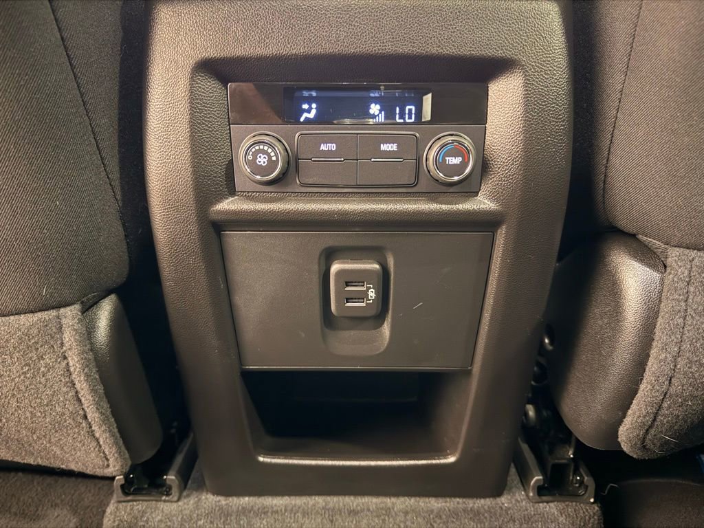 Used 2023 Chevrolet Traverse LT image 33