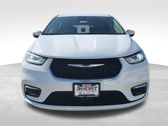 Used 2023 Chrysler Pacifica Touring-L FWD video 2