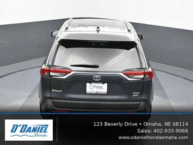 Used 2020 Toyota RAV4 XLE Premium AWD/4WD image 17