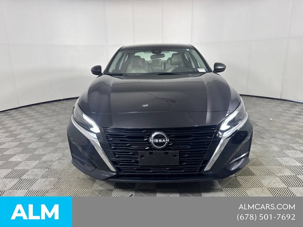 Used 2025 Nissan Altima 2.5 SV FWD image 2