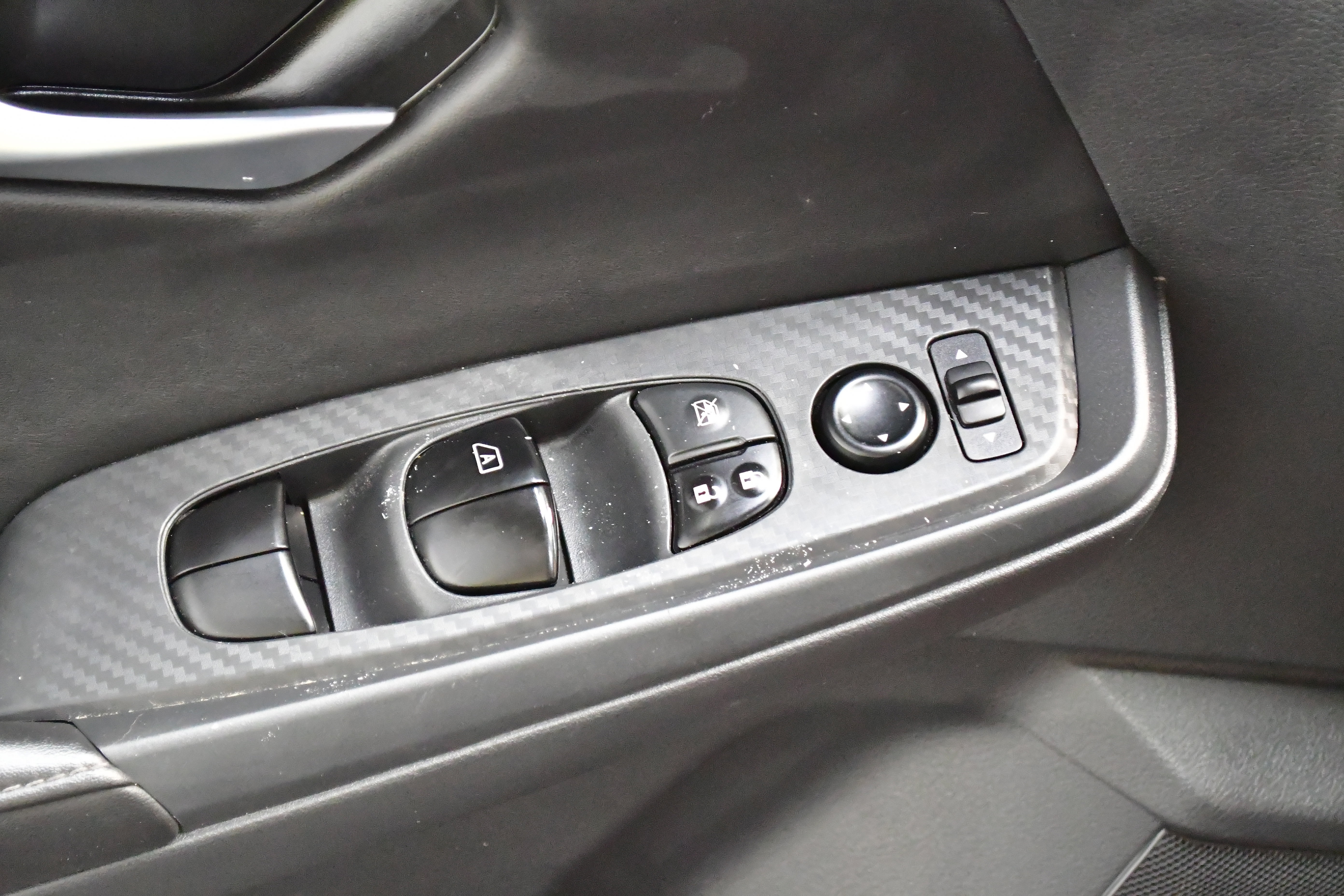 Used 2025 Nissan Sentra SV FWD image 14