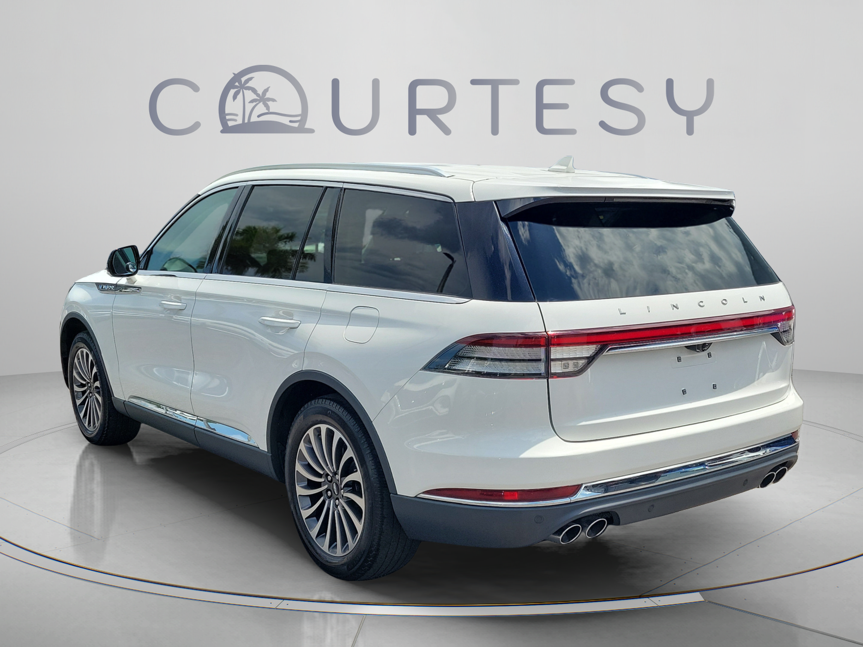 Used 2020 Lincoln Aviator Reserve RWD image 2
