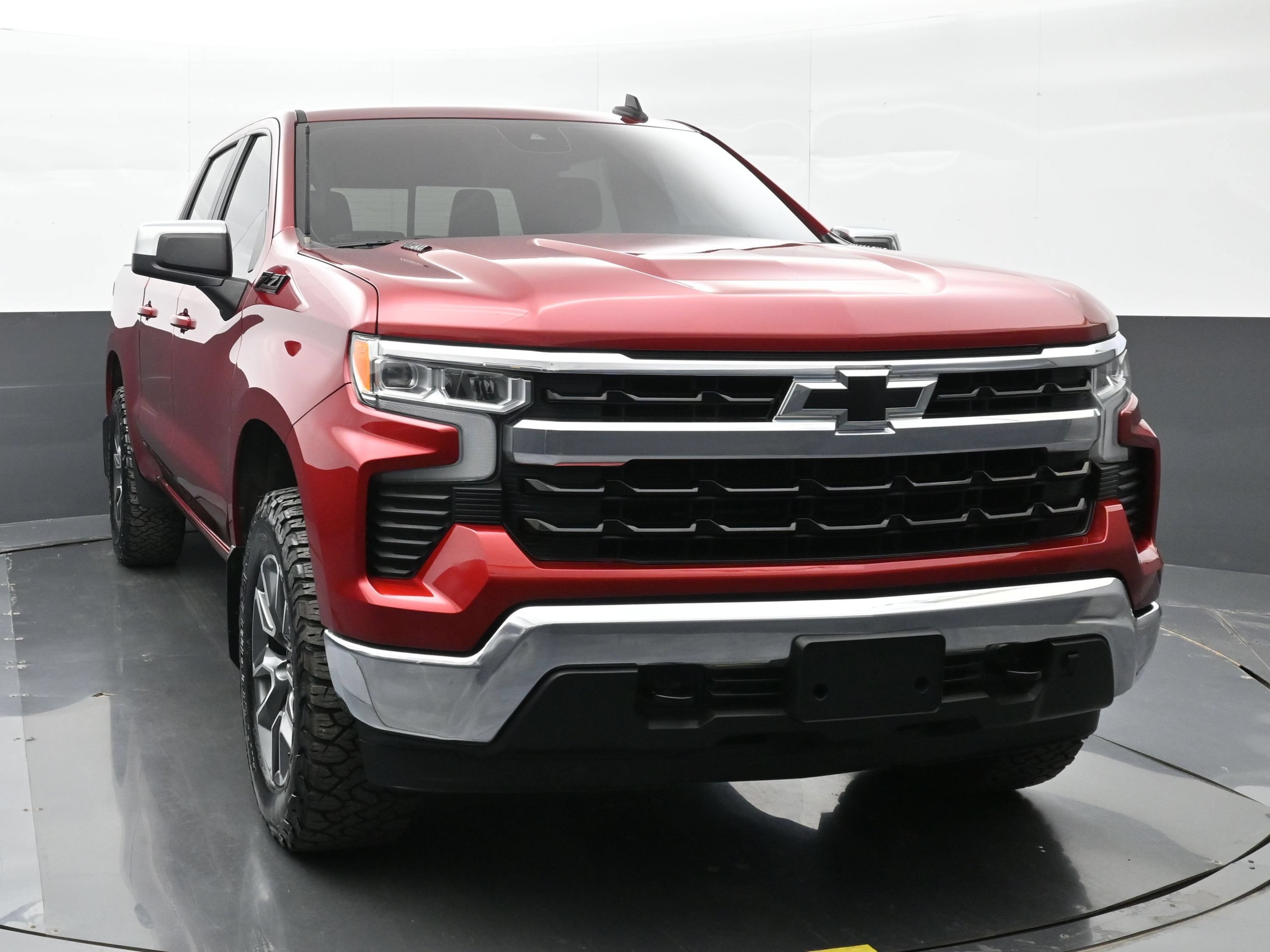 Used 2023 Chevrolet Silverado 1500 LT AWD/4WD image 7