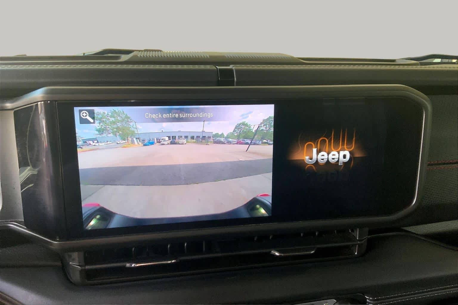 Used 2025 Jeep Gladiator Rubicon w/ Convenience Group AWD/4WD image 29