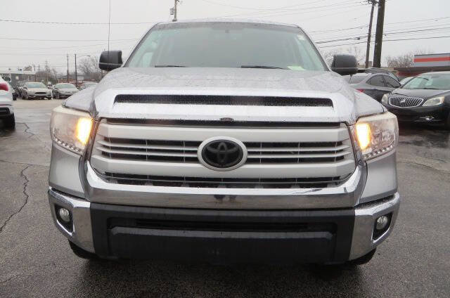 Used 2017 Toyota Tundra SR5 w/ SR5 Upgrade Package image 5