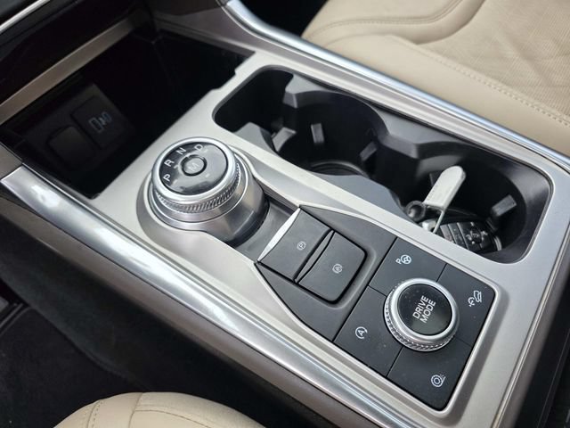 Used 2020 Ford Explorer Platinum w/ Premium Technology Package AWD/4WD image 12