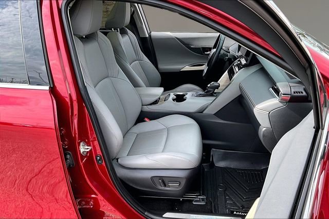 Used 2024 Toyota Venza Limited image 26