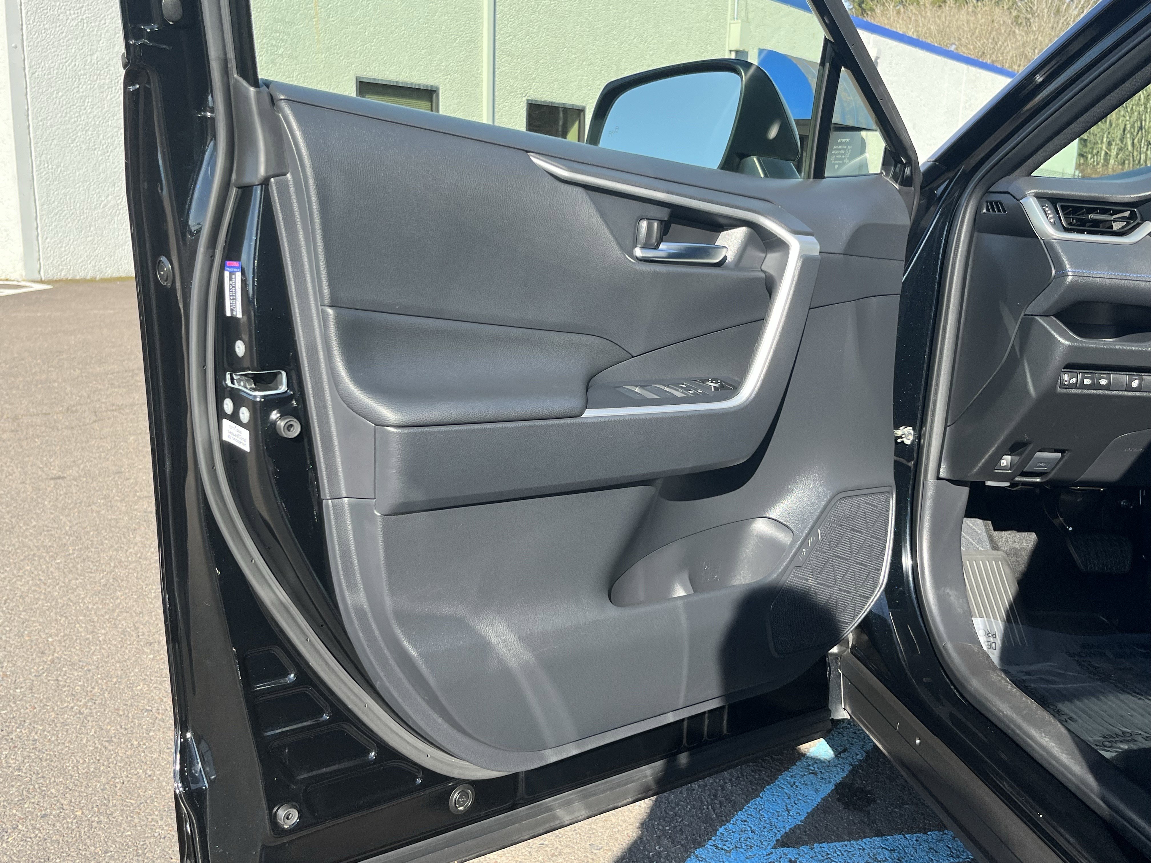 Used 2023 Toyota RAV4 SE w/ SE Grade Weather Package image 16