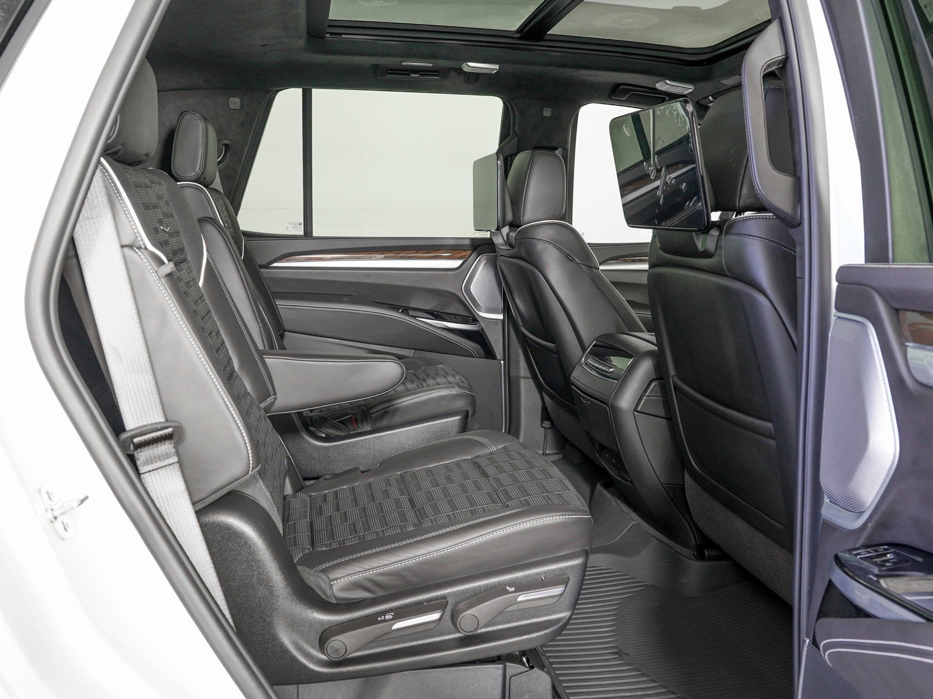 Used 2026 Cadillac Escalade Platinum Sport w/ LPO, Floor Liner Package image 11