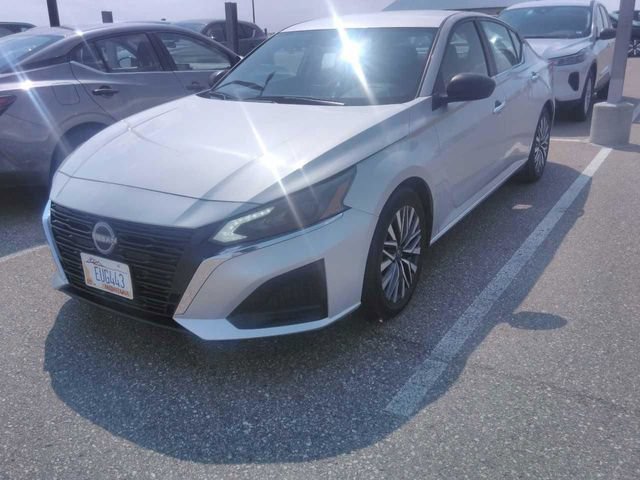 Used 2025 Nissan Altima 2.5 SV FWD image 5