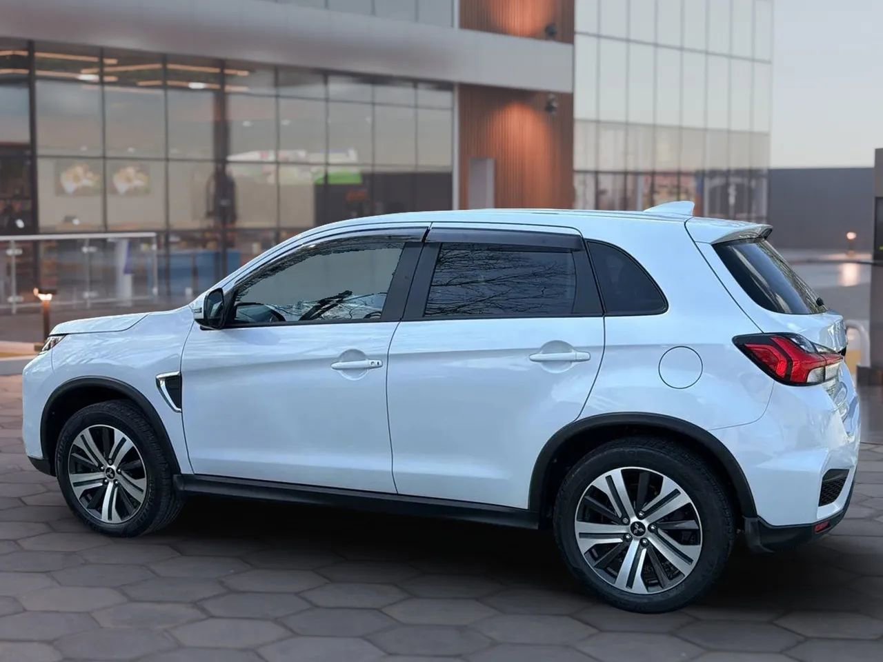 Used 2022 Mitsubishi Outlander Sport SE image 6