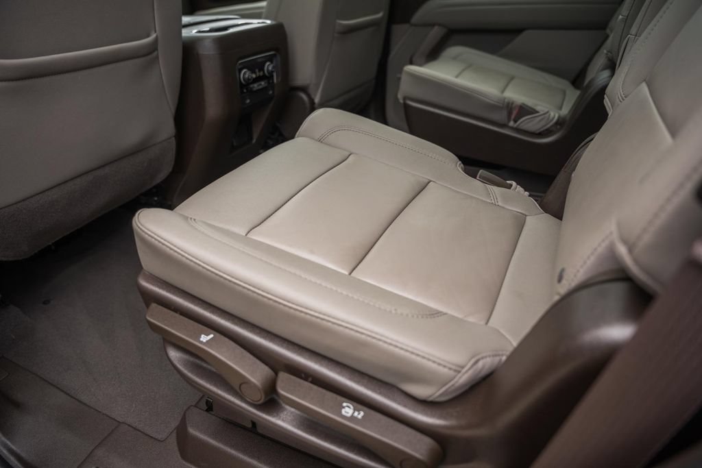 Used 2022 Chevrolet Tahoe LT w/ LT Signature Package AWD/4WD image 35