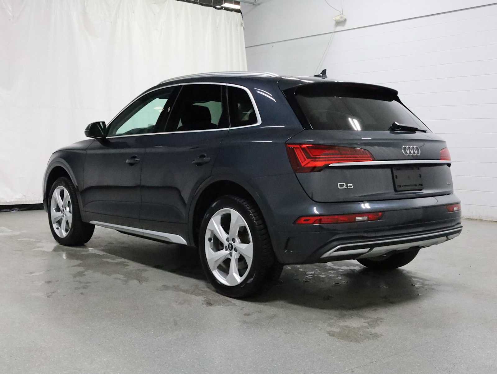 Used 2021 Audi Q5 Prestige w/ Prestige Package AWD/4WD image 3