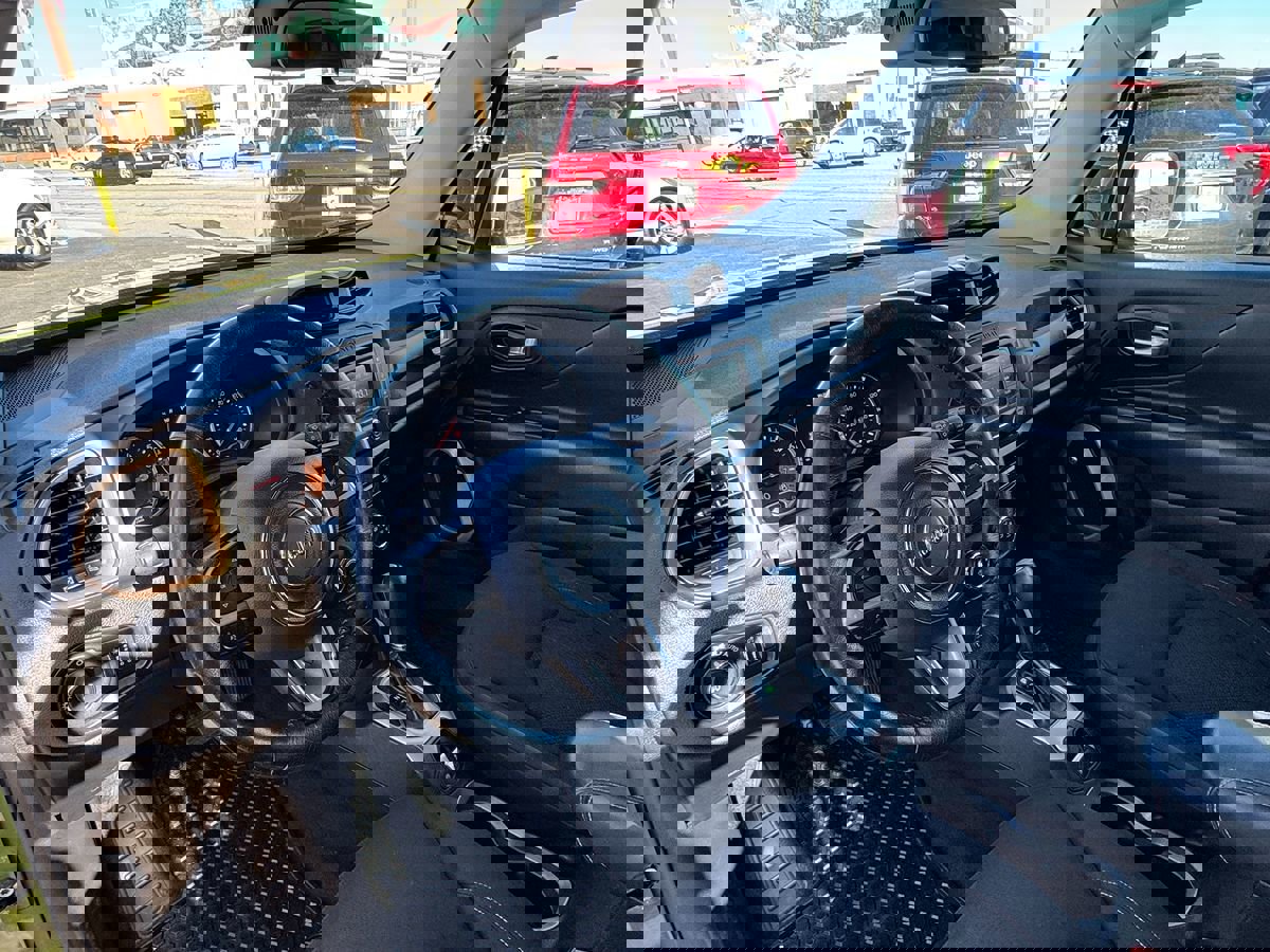 Used 2016 Jeep Renegade 75th Anniversary AWD/4WD image 13