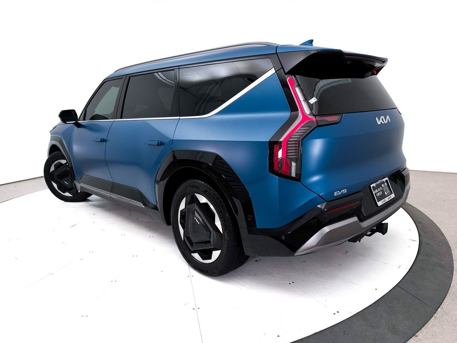 Used 2024 Kia EV9 Land AWD/4WD image 2