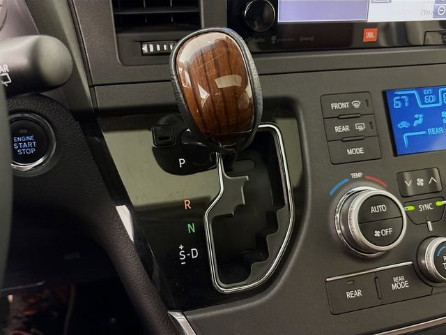 Used 2017 Toyota Sienna XLE image 17