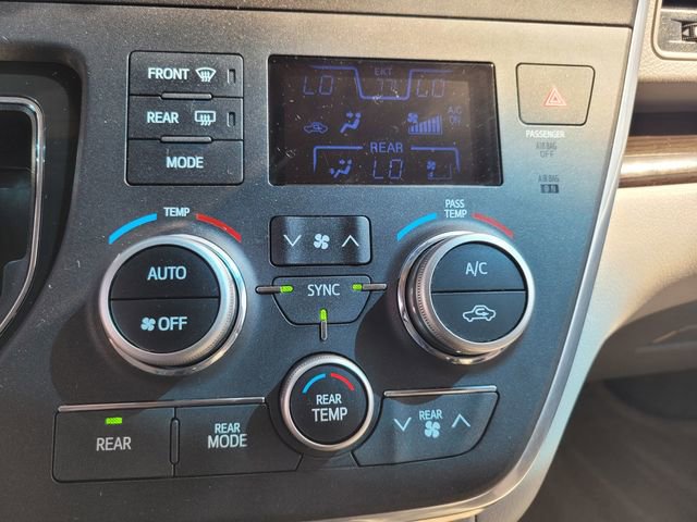 Used 2015 Toyota Sienna XLE FWD image 24