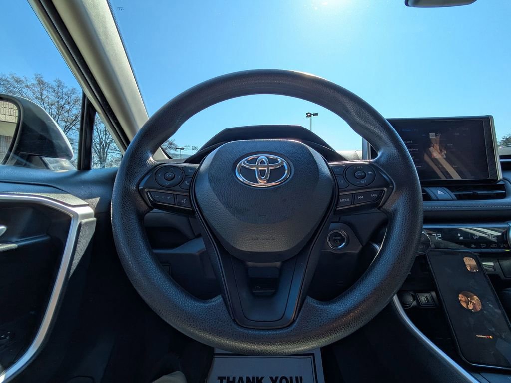 Used 2025 Toyota RAV4 XLE AWD/4WD image 20