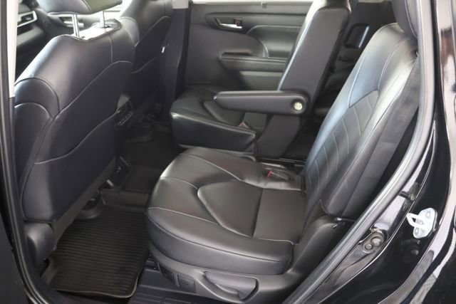 Used 2024 Toyota Highlander XLE AWD/4WD image 21
