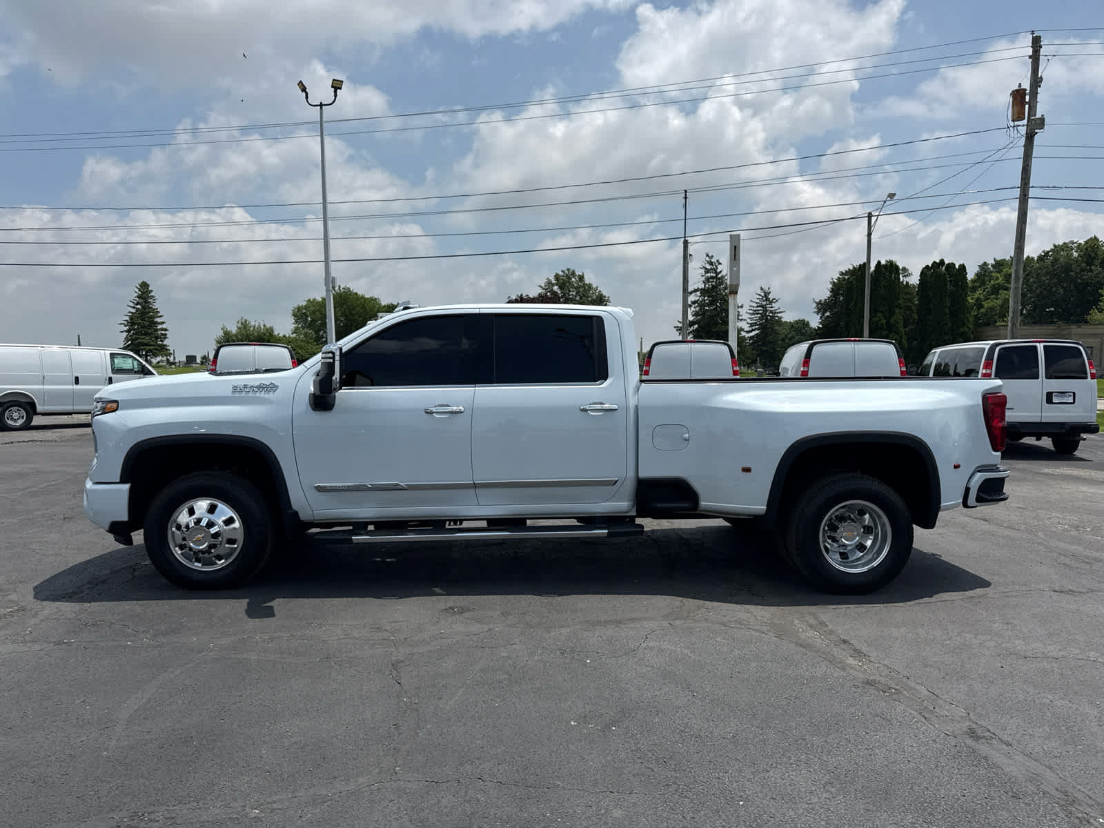 Certified 2026 Chevrolet Silverado 3500 High Country w/ High Country Premium Package AWD/4WD image 2