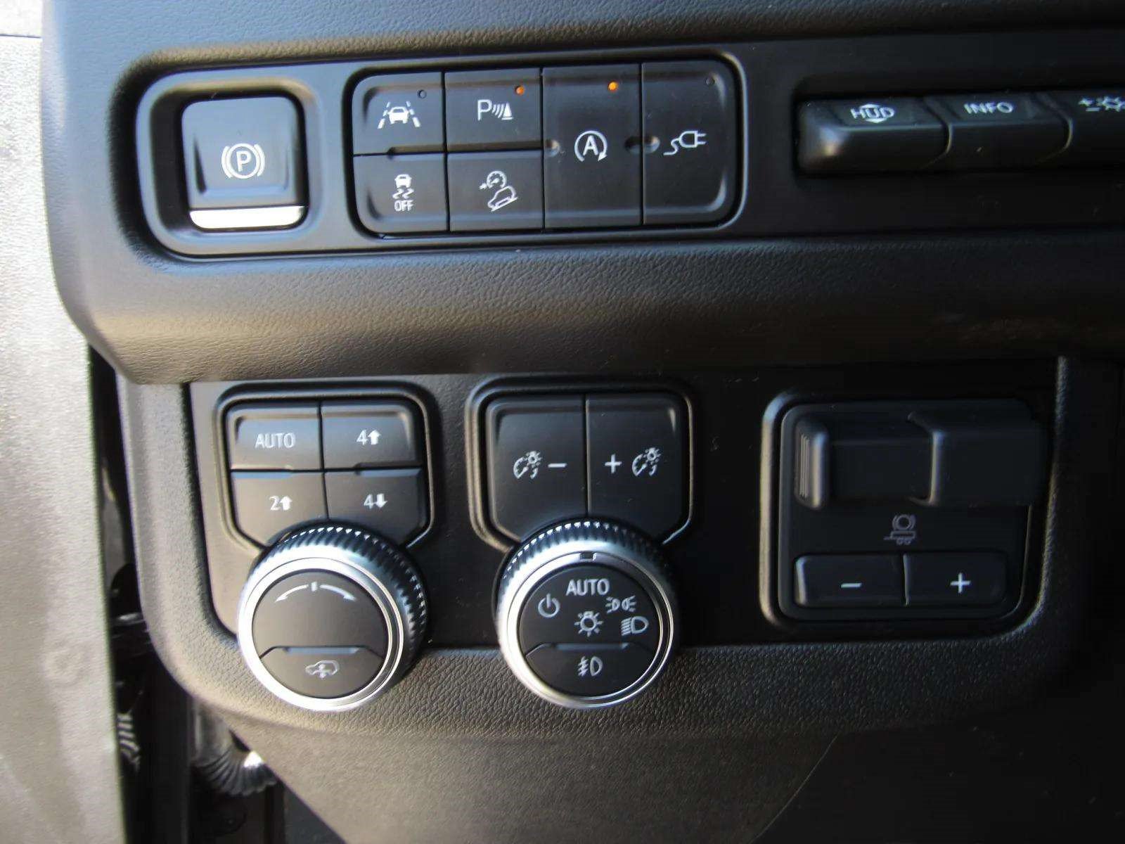 Used 2021 GMC Yukon XL AT4 w/ AT4 Premium Plus Package AWD/4WD image 25