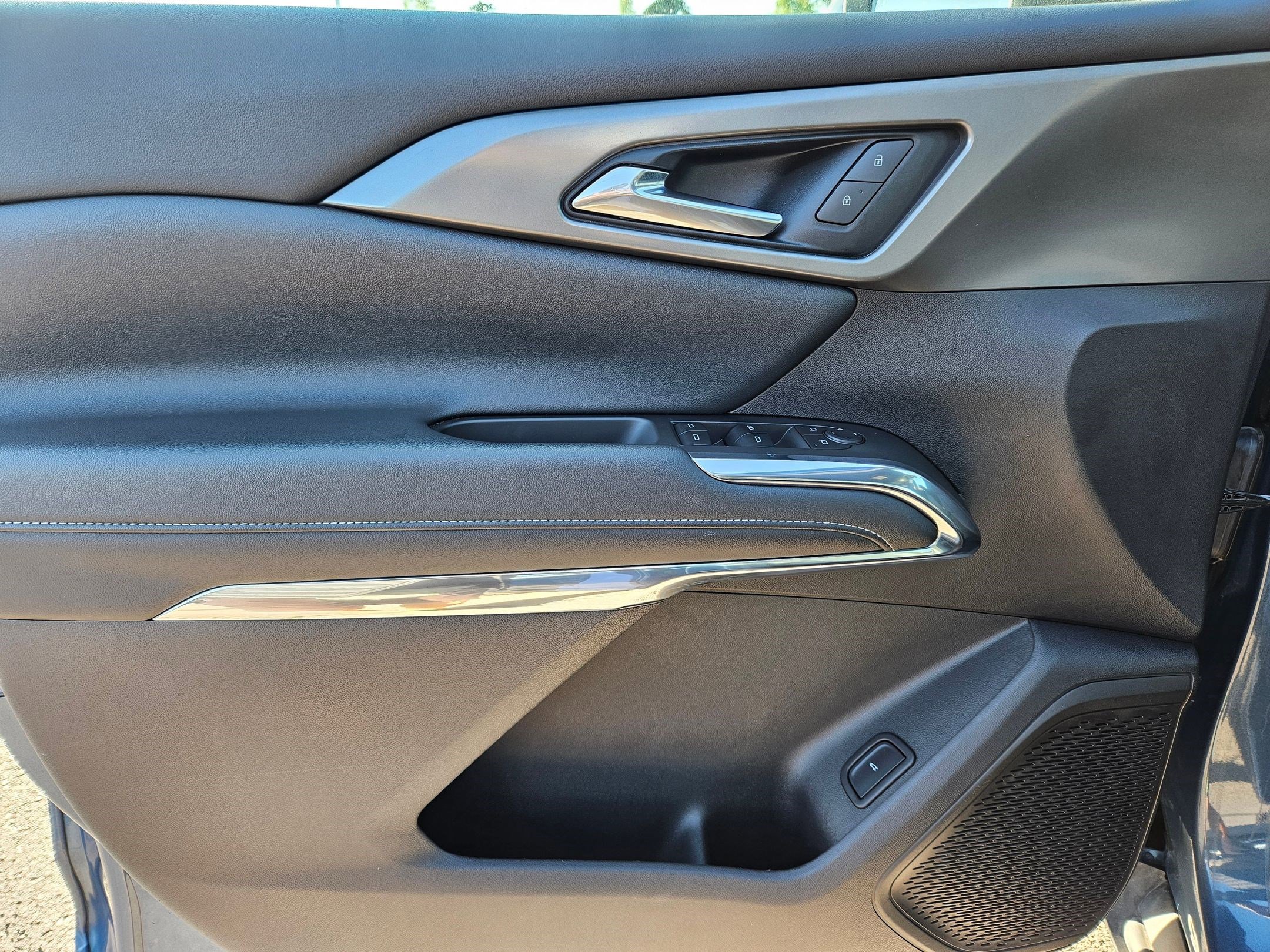 Used 2025 Chevrolet Traverse LT AWD/4WD image 12