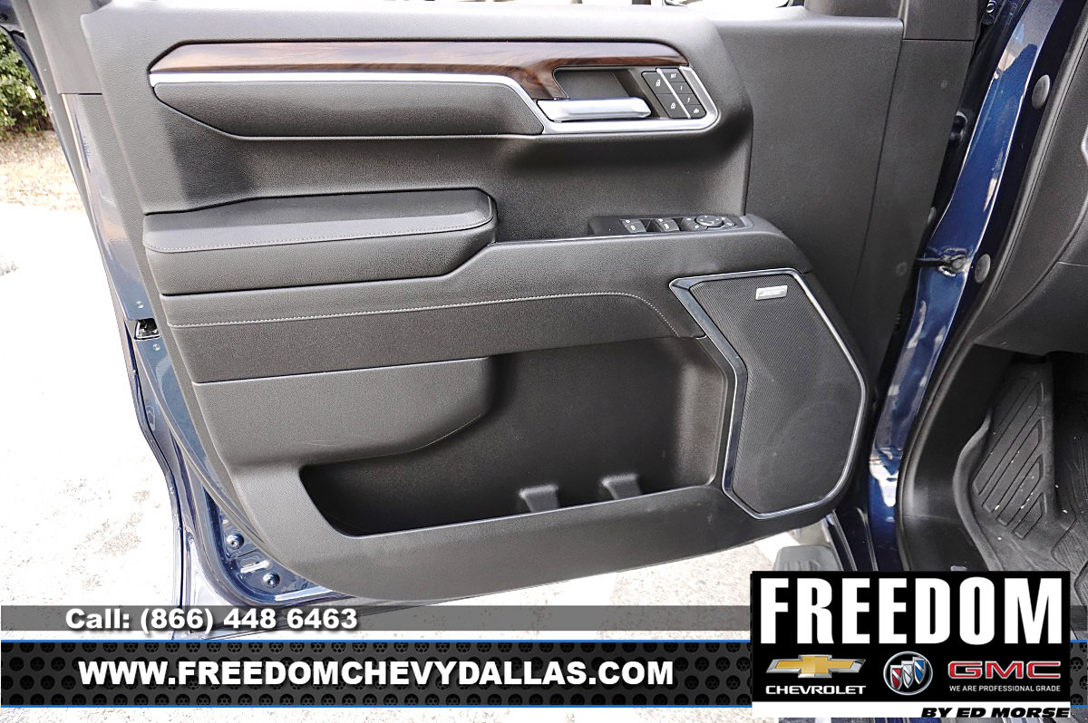 Used 2023 GMC Acadia SLE w/ Driver Convenience Package FWD image 32