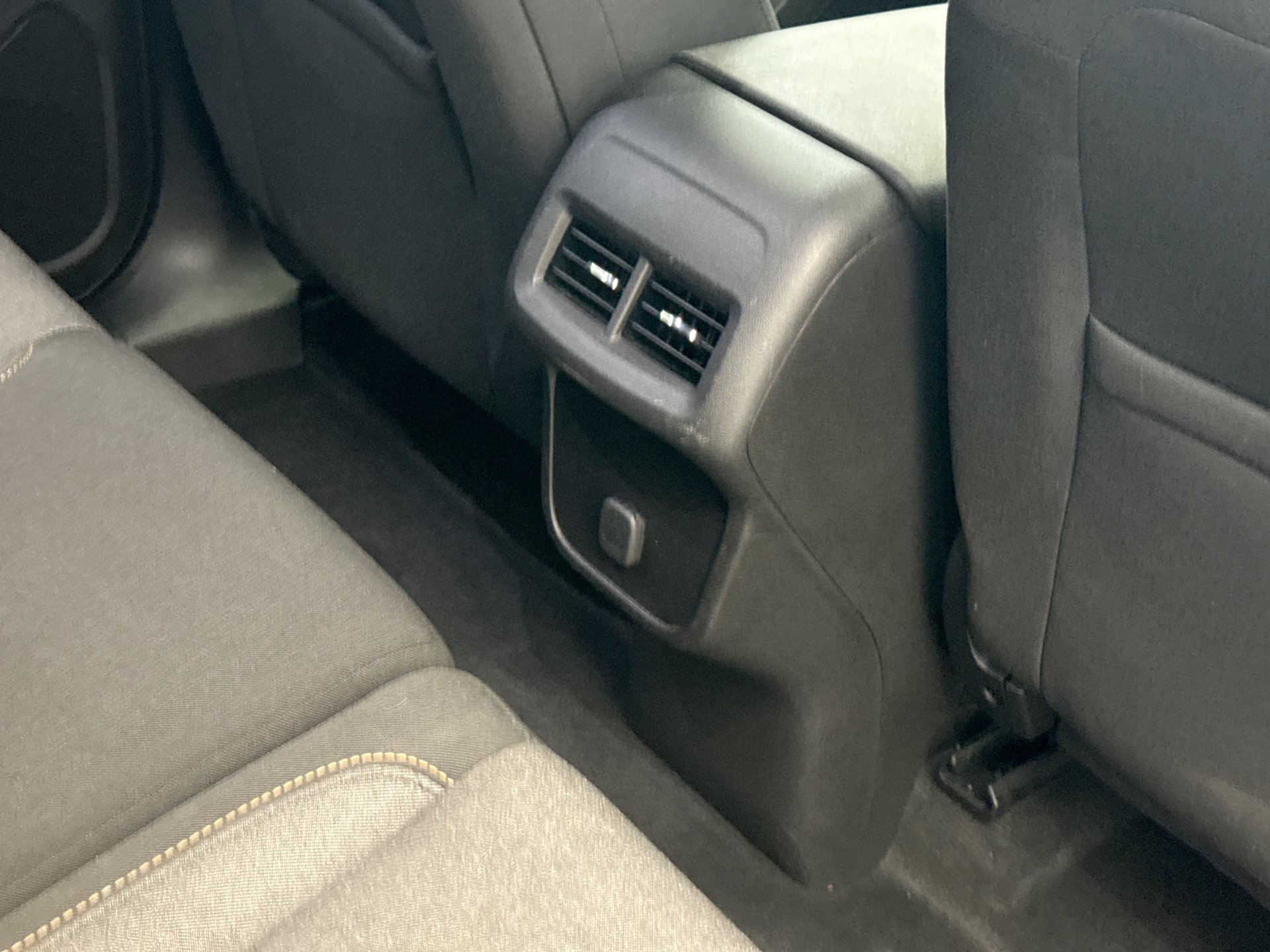 Used 2018 Chevrolet Equinox LT AWD/4WD image 18