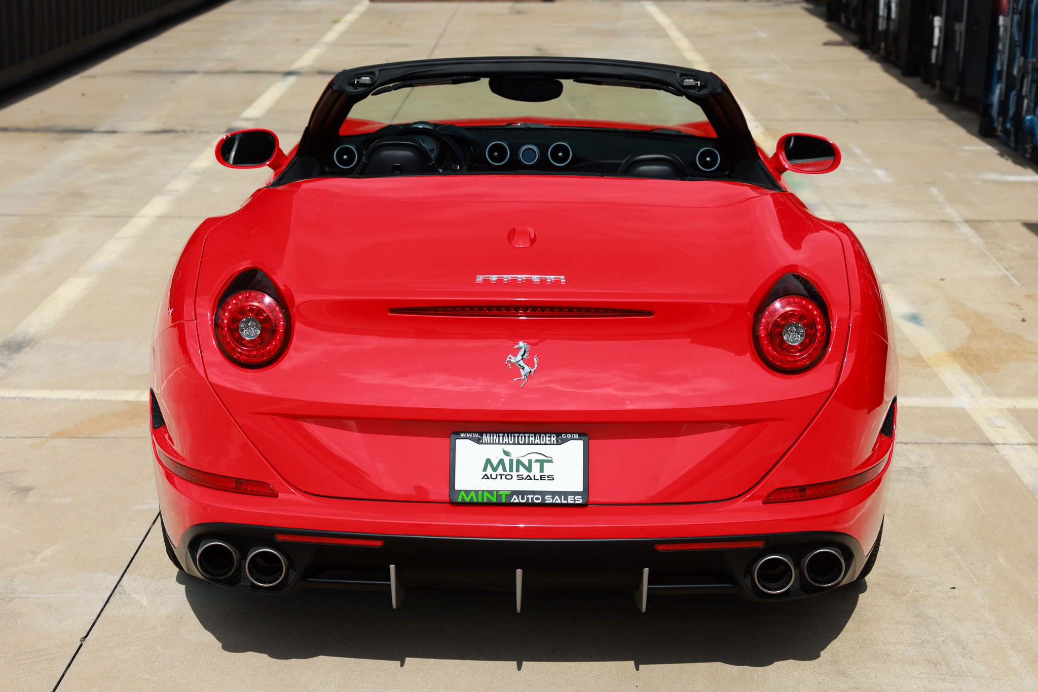 Used 2015 Ferrari California T RWD image 14