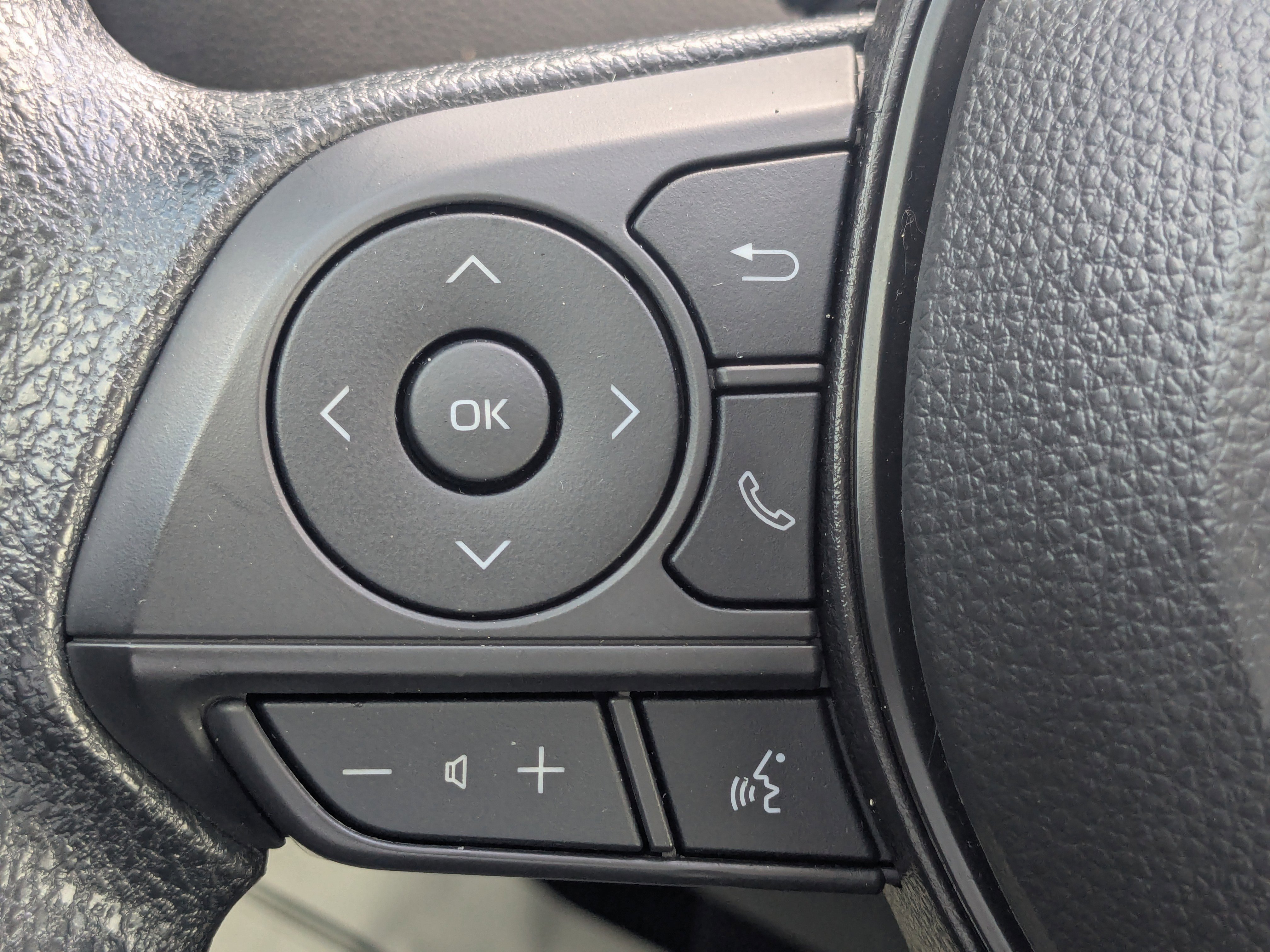 Used 2025 Toyota Corolla LE FWD image 29