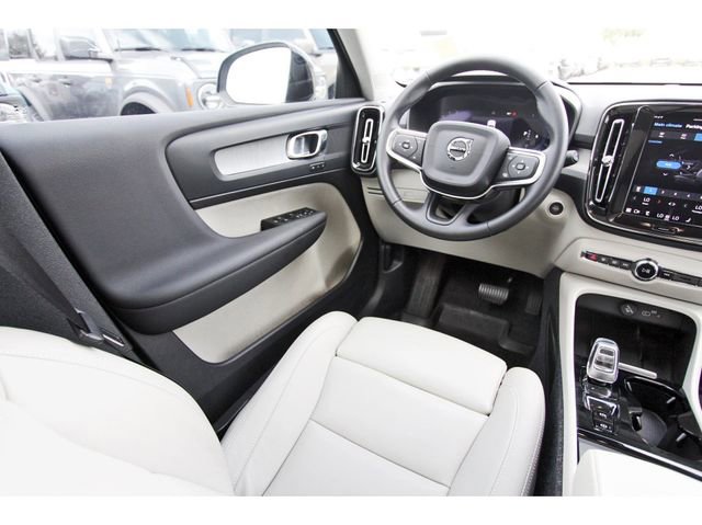 Used 2025 Volvo XC40 B5 Plus w/ Protection Package Premier image 7