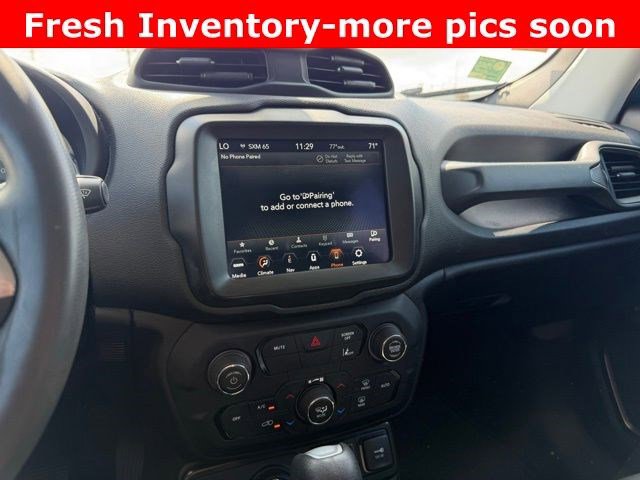 Used 2022 Jeep Renegade Latitude AWD/4WD image 6