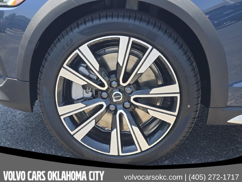 New 2026 Volvo V60 B5 Cross Country Ultra w/ Protection Package Premier AWD/4WD image 9