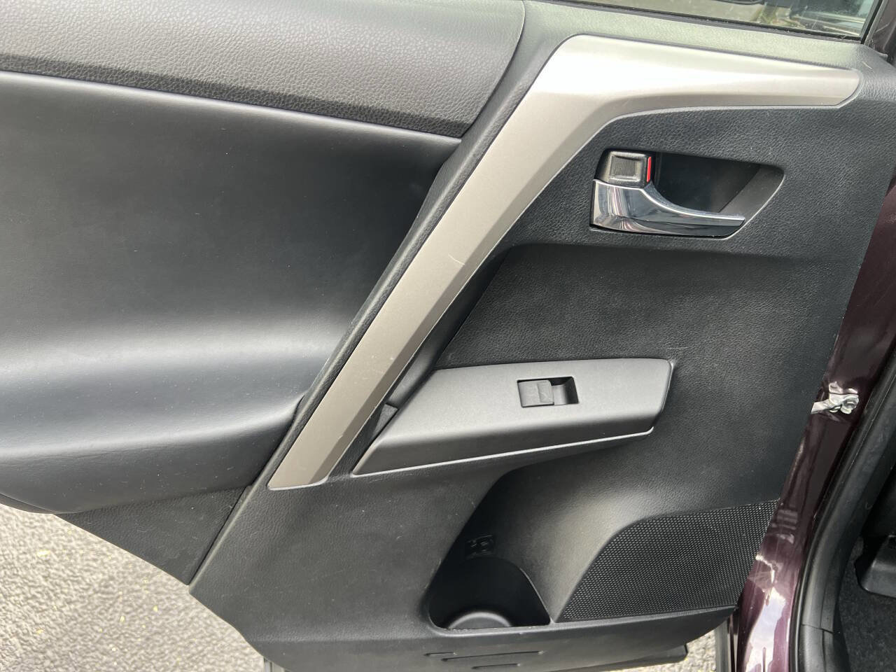 Used 2018 Toyota RAV4 XLE w/ Plus Extra Value Package image 23