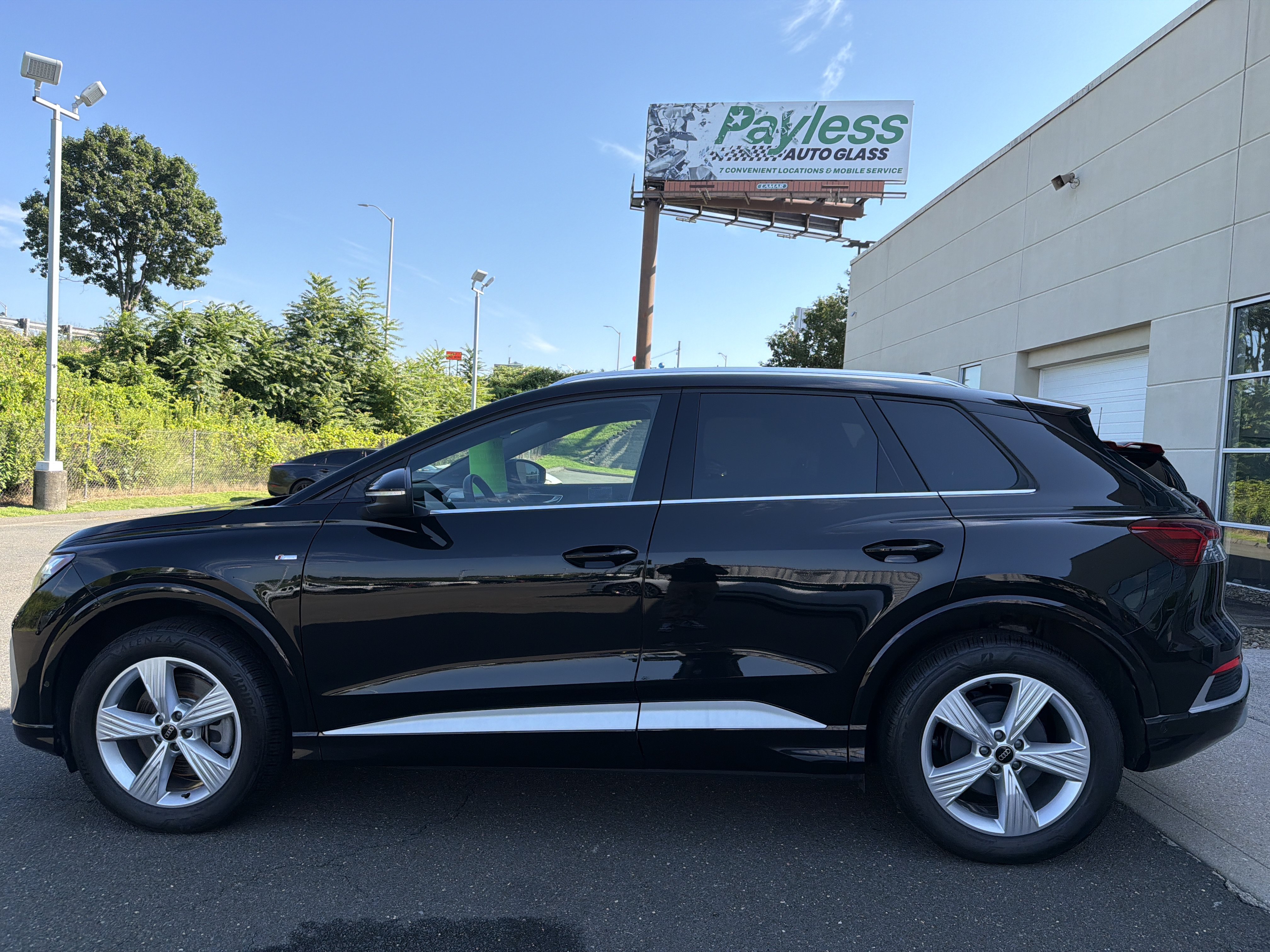 Used 2023 Audi Q4 e-tron Premium Plus w/ Premium Plus AWD/4WD image 7