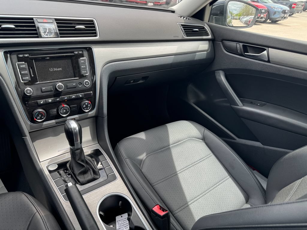 Used 2014 Volkswagen Passat 2.5 SE FWD image 19