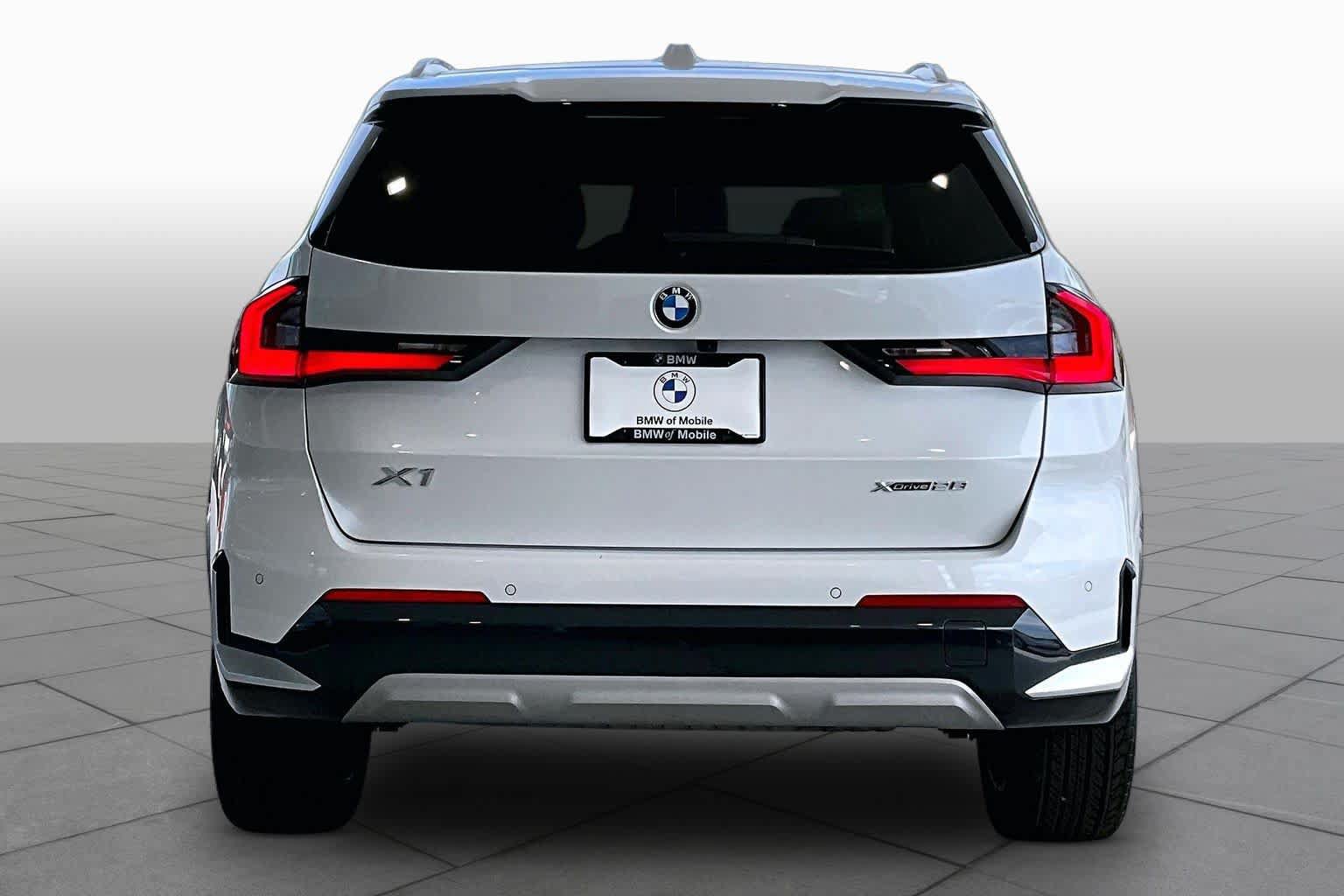 Used 2025 BMW X1 xDrive28i w/ Technology Package AWD/4WD image 4