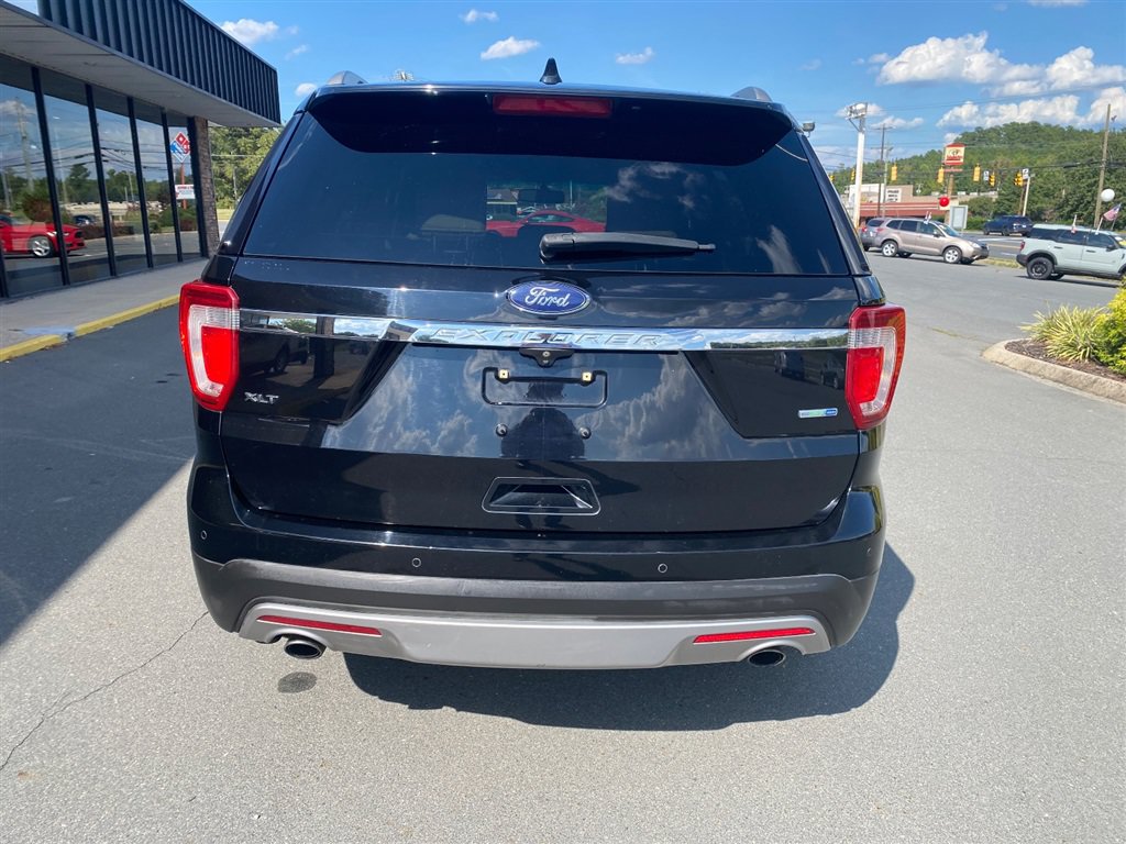 Used 2016 Ford Explorer XLT w/ Equipment Group 202A AWD/4WD image 5