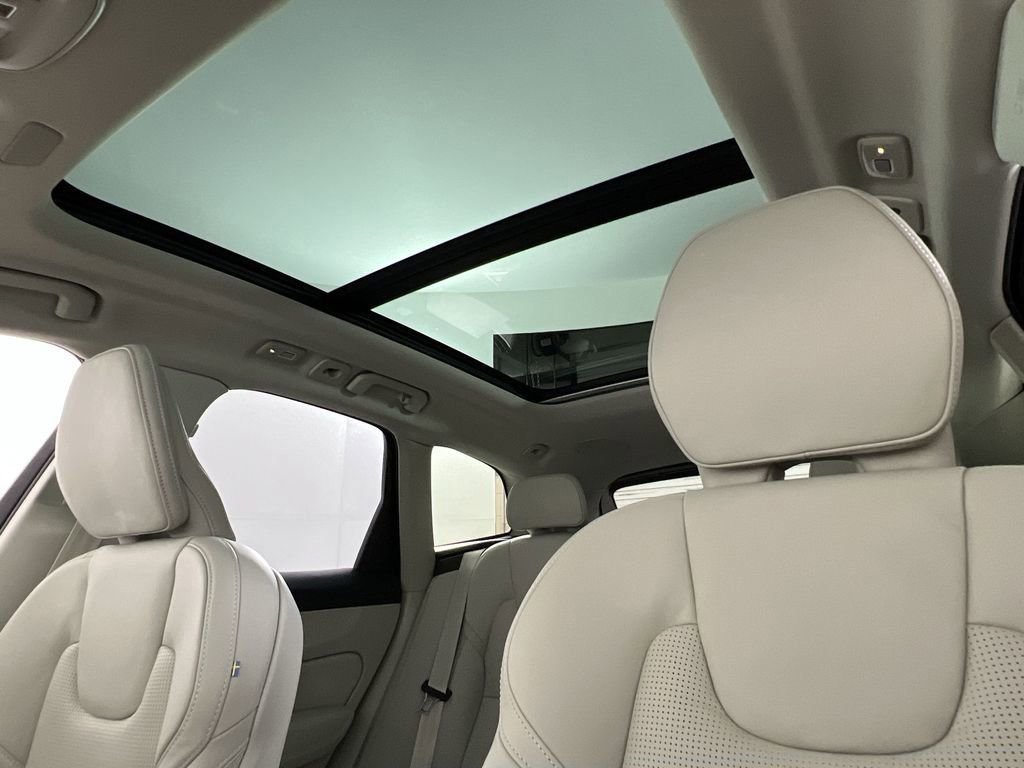 New 2026 Volvo XC60 B5 Ultra w/ Protection Package Premier image 14